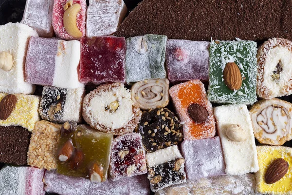 Oryantal geleneksel tatlılar ve çay