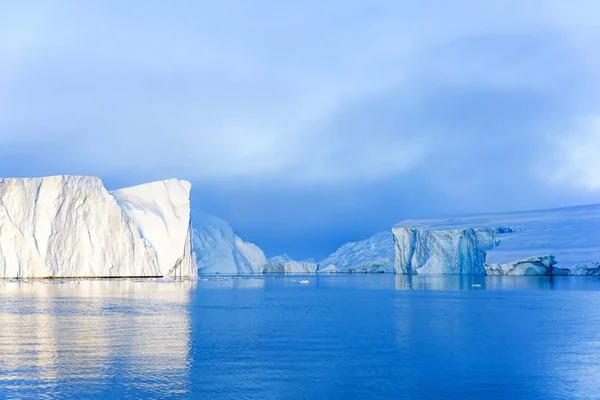 Grönland Kuzey Buz Denizi Üzerinde Arctic Buzdağları — Stok fotoğraf