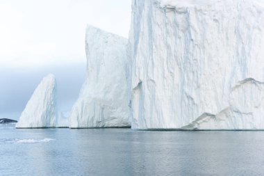 Grönland Kuzey Buz Denizi üzerinde Arctic buzdağları