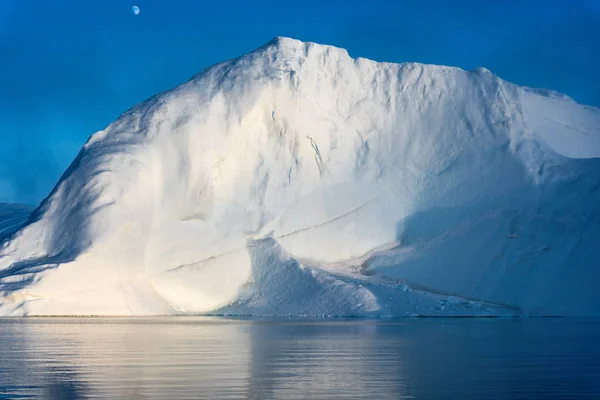 グリーンランドの北極海で北極の氷山 — ストック写真