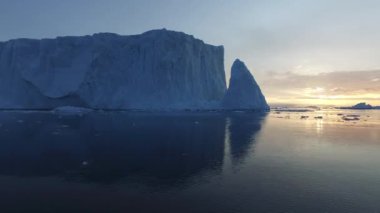 Grönland Kuzey Buz Denizi üzerinde Arctic buzdağları