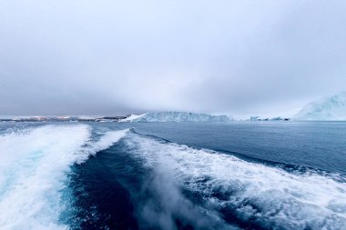 Grönland Kuzey Buz Denizi üzerinde Arctic buzdağları
