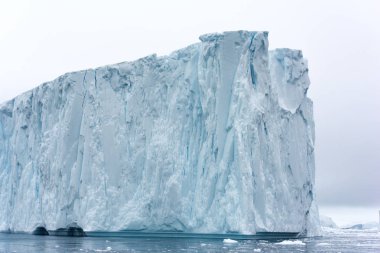 Grönland Kuzey Buz Denizi üzerinde Arctic buzdağları