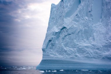 Grönland Kuzey Buz Denizi üzerinde Arctic buzdağları