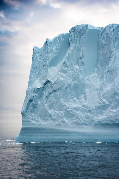 Grönland Kuzey Buz Denizi üzerinde Arctic buzdağları