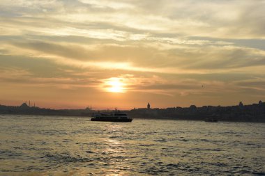Istanbul'da günbatımı turuncu renk