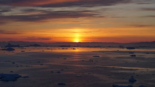 Hermosa Vista Del Océano Ártico Atardecer — Foto de Stock