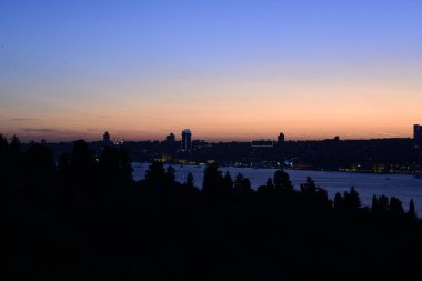 İstanbul Boğazı'nda güneş ışığı