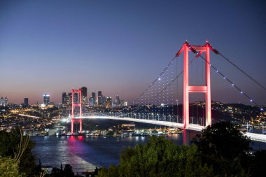 Istanbul Boğaziçi Köprüsü geceleri