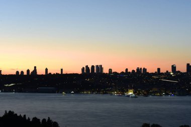 İstanbul Boğazı'nda güneş ışığı