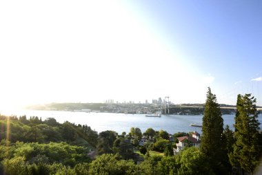 istanbul bosphorus'ta güneş ışığı ışını