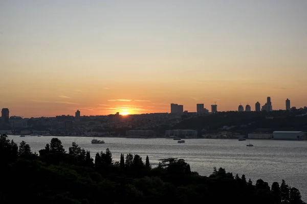 Stanbul Boğazı Nda Güneş Işığı — Stok fotoğraf