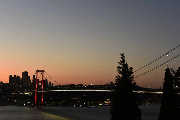 Γέφυρα Του Βοσπόρου Κωνσταντινούπολη Νύχτα — Φωτογραφία Αρχείου