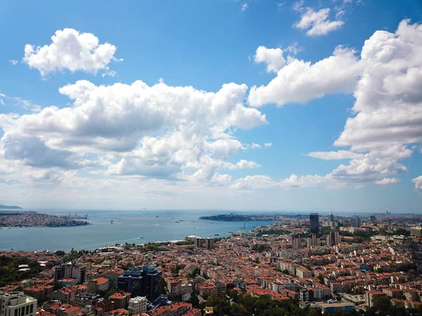 Gün batımında İstanbul'un havadan görünümü