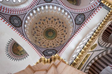 İstanbul Süleymaniye Camii'nin tavan manzarası