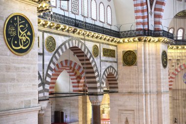 Süleymaniye Camii'nin iç manzarası İstanbul'da restorasyon sonrası