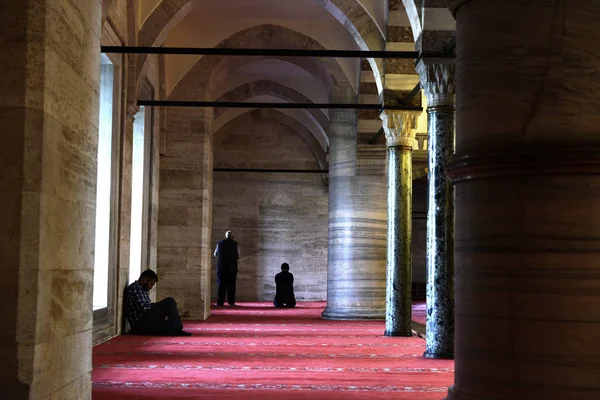 Люди Интересуются Мечетью Сулеймание Стамбуле Турция Сентябрь 2019 — стоковое фото