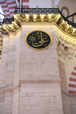 Süleymaniye Camii'nin iç manzarası İstanbul'da restorasyon sonrası