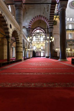 Süleymaniye Camii'nin iç manzarası İstanbul'da restorasyon sonrası
