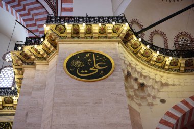 Süleymaniye Camii'nin iç manzarası İstanbul'da restorasyon sonrası