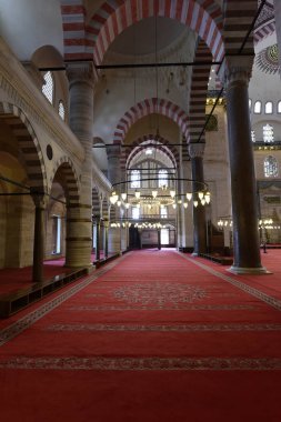 Süleymaniye Camii'nin iç manzarası İstanbul'da restorasyon sonrası