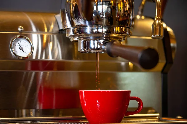制作丝质浓缩咖啡 — 图库照片