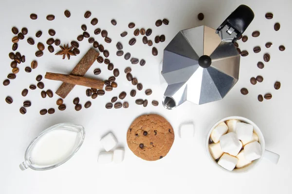 一杯咖啡 咖啡机和甜点 顶视图 图库照片