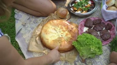 Açık havada piknik öğle yemeği