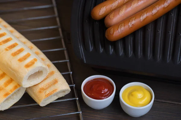 Barbecue Grilled Hot Dog with Yellow Mustard and ketchup — Stock Photo, Image