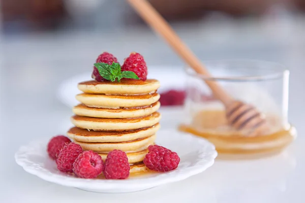 Pancakes with raspberry — Stock Photo, Image