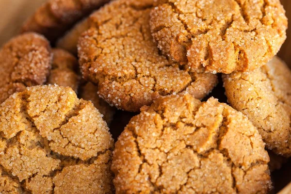 Zencefil çerezleri rustik bir arka plan üzerinde