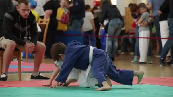 Minsk Wit Rusland April 2018 Judo Kinderen Concurrentie Binnenshuis — Stockvideo