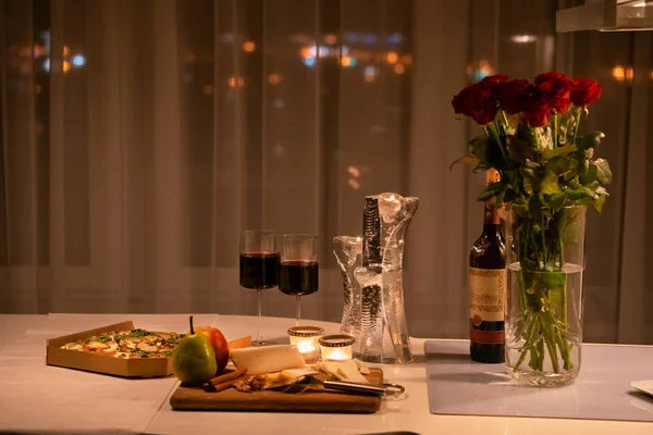 Romantic dinner setup with candle light ay home. Selective focus. Vintage color. — Stock Photo, Image