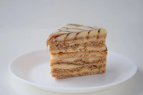 beyaz masa, yukarıdan yatay görünüm klasik esterhazy pasta