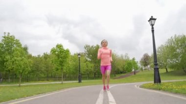 Runner - kadın açık havada çalışan, eğitim, kilo kaybı kavramı.