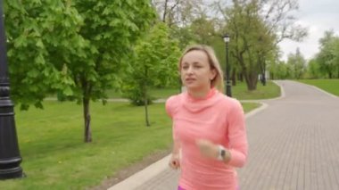 Runner - kadın açık havada çalışan, eğitim, kilo kaybı kavramı.