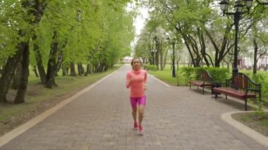 Runner - kadın açık havada çalışan, eğitim, kilo kaybı kavramı.