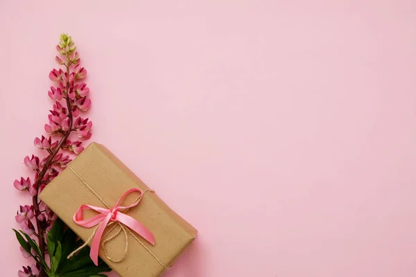Composición Con Flores Cuaderno Sobre Fondo Rosa Prepárate Para Diseño — Foto de Stock