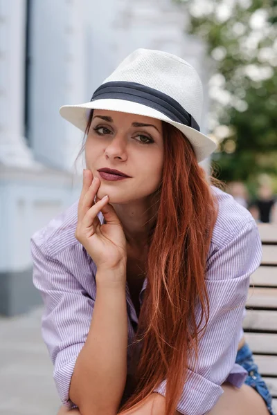 Portrait of beautiful redhair woman in a hat, summer outdoors — Stock Photo, Image