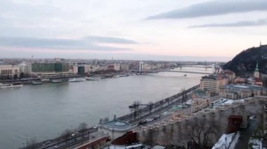 Tuna Nehri ve Citadella Budai Var, Budapeşte, Macaristan üzerinden manzarayı