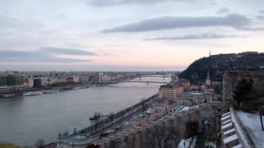 Tuna Nehri ve Citadella Budai Var, Budapeşte, Macaristan üzerinden manzarayı