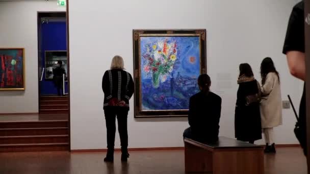 VIENNA, AUSTRIA - JANUARY 21, 2019: Galeri Albertina Wien, galeri seni di Wina. Hall of artist Marc Chagall — Stok Video