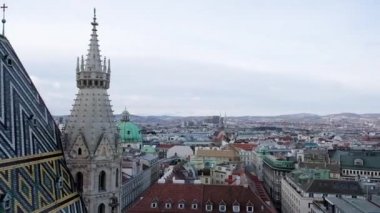 Vienna, Avusturya - 21 Ocak 2019: Panoramik St.Stephans Katedrali Viyana'da tepesinden. Stephansdom, Wien.