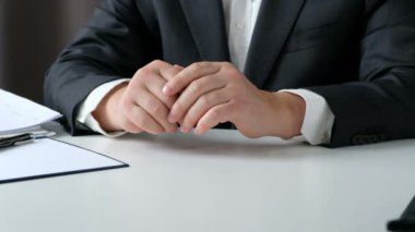Para nakit banknot iş kişilerin reddeden işadamı. dürüst bir adam çöp rüşvet almak. Yakın çekim