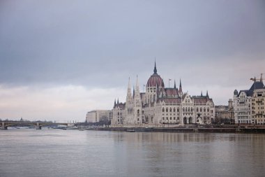 Budapeşte 'de güzel bir parlamento binası, popüler seyahat merkezi.