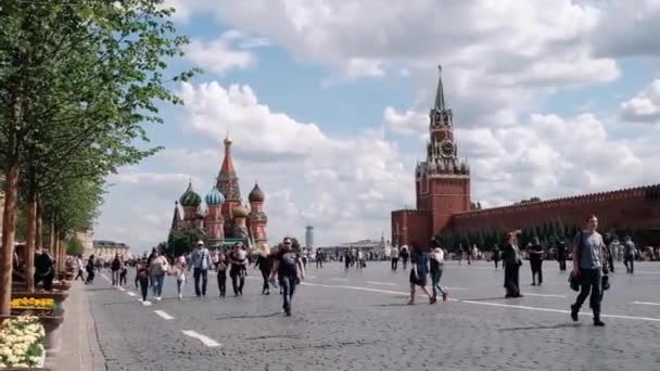 Μόσχα, Ρωσία-Ιούλιος, 2019: κόκκινη πλατεία Μόσχας, θέα στο Κρεμλίνο και στον καθεδρικό ναό της Αγίας βασιλικής στη Μόσχα, Ρωσία. — Αρχείο Βίντεο