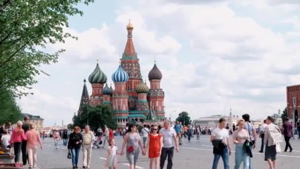 Moskva, Ryssland-juli, 2019: Moskva Röda torget, vy över Kreml och St Basils Cathedral i Moskva, Ryssland. — Stockvideo