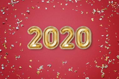 Yeni yıl 2020 konsepti. Konfeti ile kırmızı festival arka plan. Yeni yıl minimal desen.
