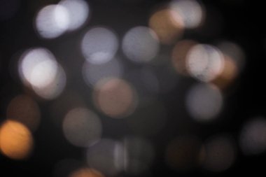 Bulanık bokeh ışığı, şenlikli odaklanmış arka plan siyahı