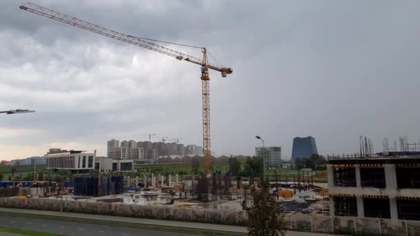 MoSCOW, Russia - June 2020：Building construction in new district Skolkovo, urban view — 图库视频影像
